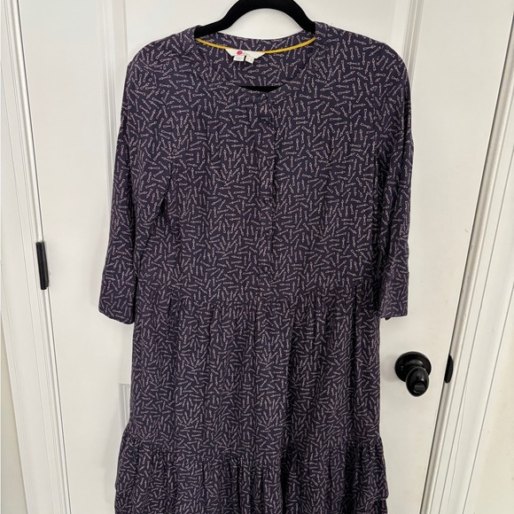 Boden relaxed tiered hem shirt dress. Navy blue. Size 4 - Picture 3 of 10